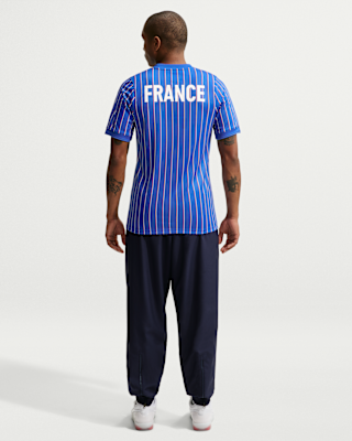 France x Jacquemus Men's Academy Pro Short-Sleeve Soccer Top. Nike.com